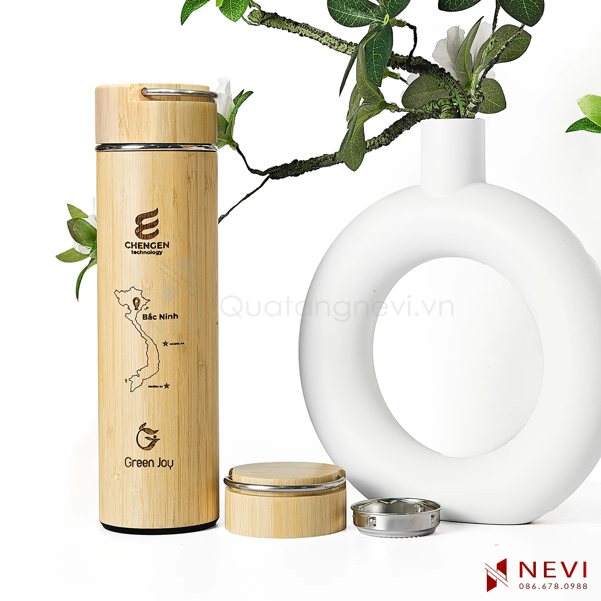 bình giữ nhiệt vỏ tre khắc tên có lưới lọc trà và nắp vỏ tre
