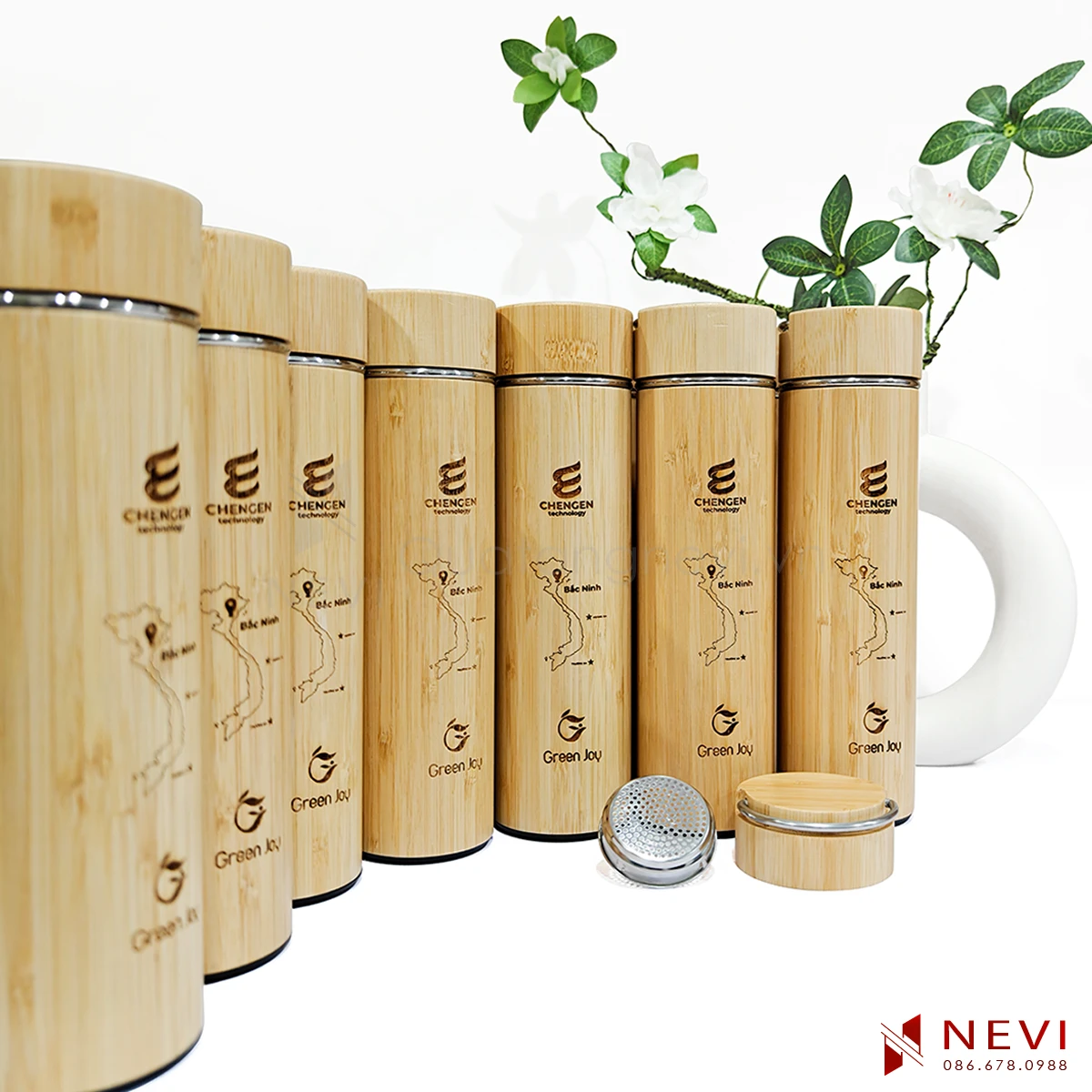bình giữ nhiệt vỏ tre khắc tên theo yêu cầu do Nevi cung cấp