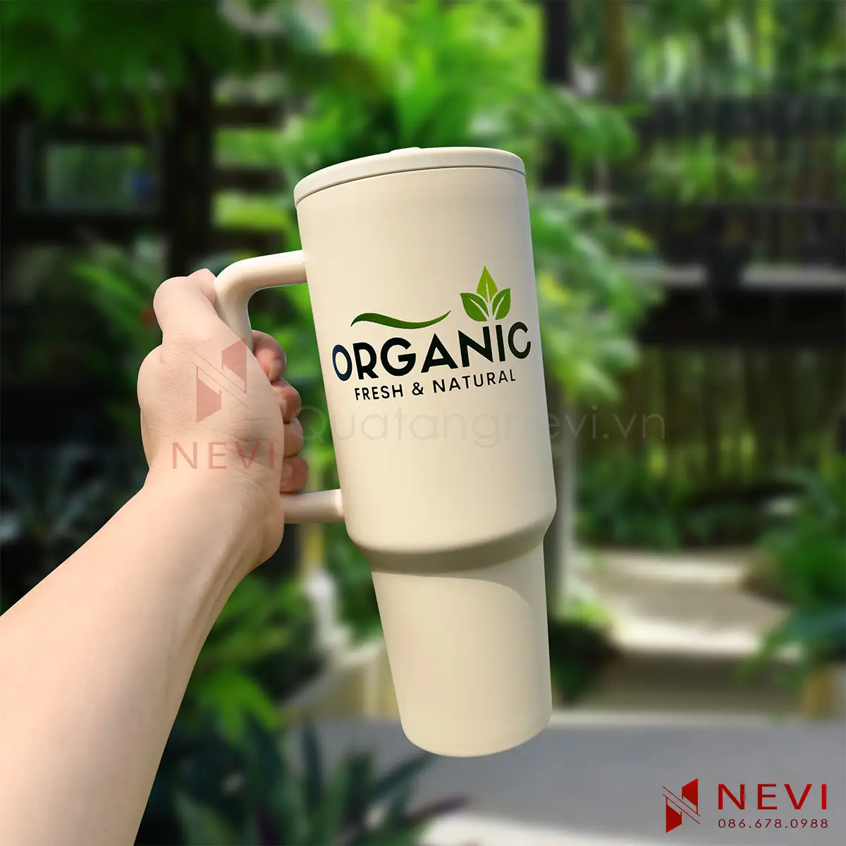 cốc giữ nhiệt mẫu mới màu trắng dung tích lớn tại quà tặng nevi