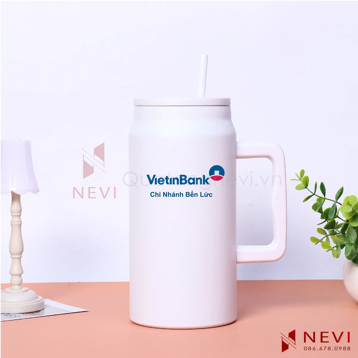 cốc giữ nhiệt màu trắng mẫu mới 1.5L tại quà tặng nevi