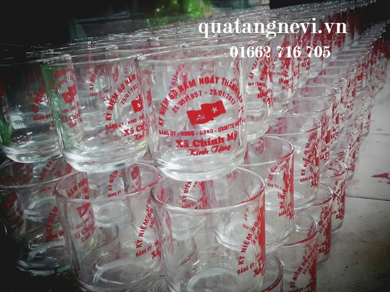 Ly thủy tinh 1