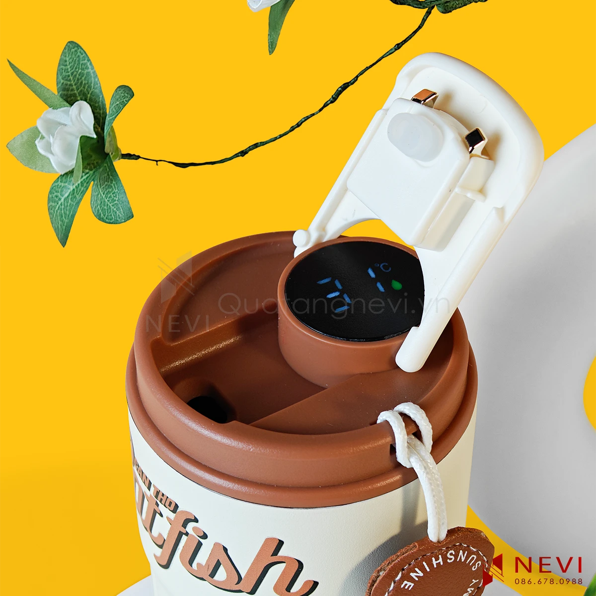 hình ảnh chi tiết vòi uống của bình giữ nhiệt inox 316 hiển thị nhiệt độ