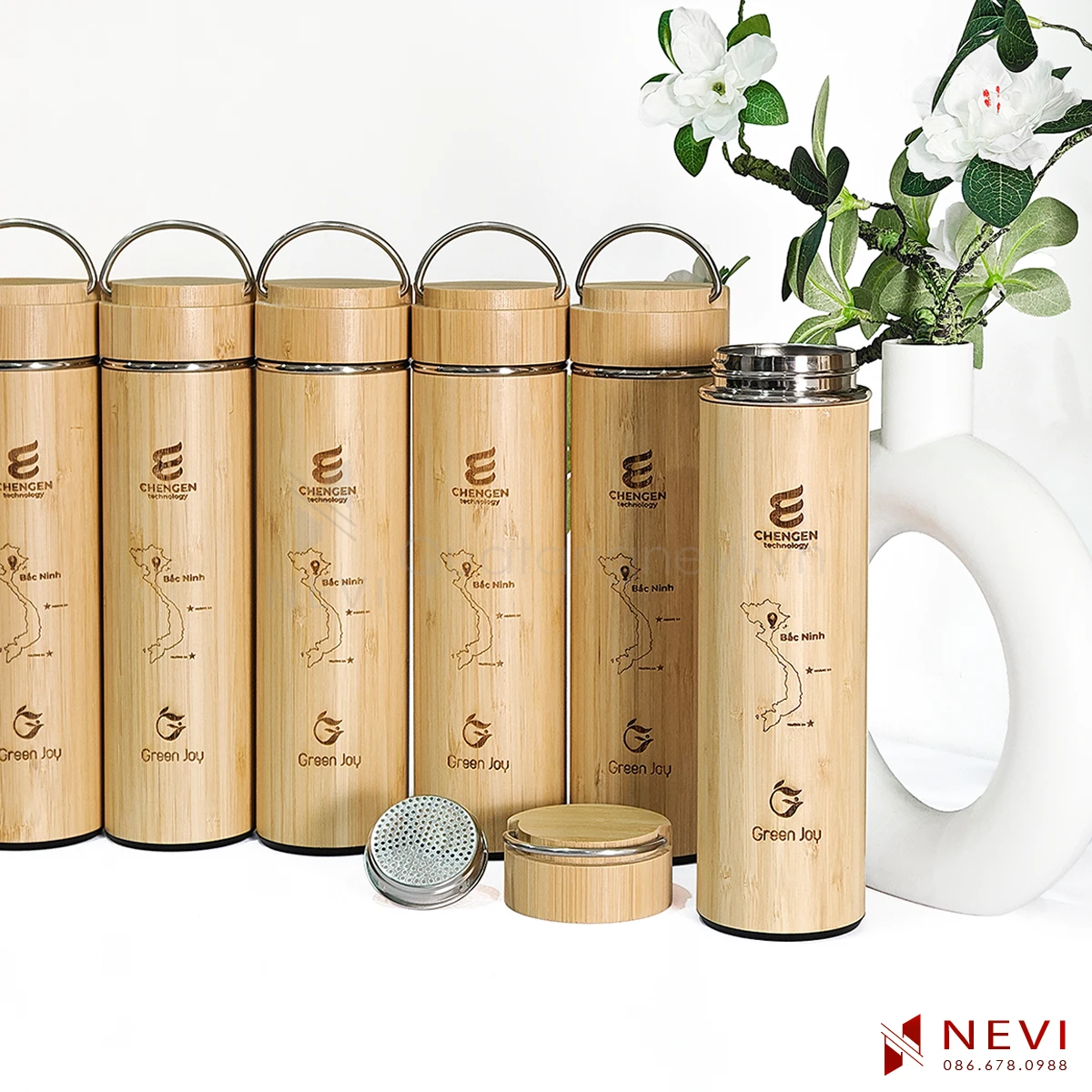 sản phẩm bình giữ nhiệt vỏ tre được Nevi khắc laze theo yêu cầu khách hàng