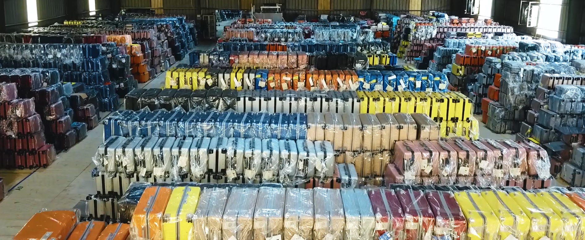 Những đồ dùng không được mang lên máy bay 40 cong-ty-san-xuat-vali-hung-phat