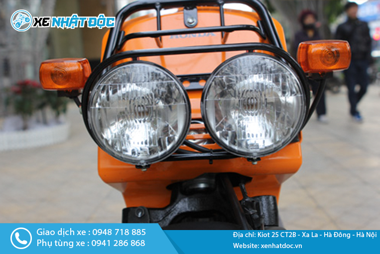 Zoom cận cảnh xe máy Honda Zoomer 50cc