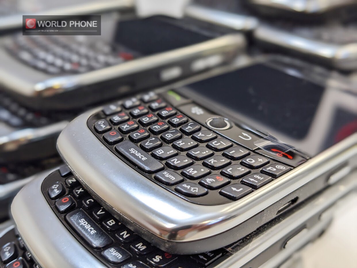 Bàn phím QWERTY huyền thoại kết hợp với khả năng xử lý email mạnh mẽ