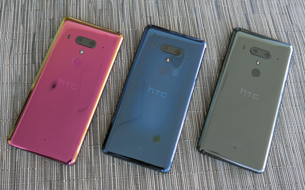 HTC U12+ được trang bị hệ thống camera kép, bao gồm một ống kính góc rộng và một ống kính tele