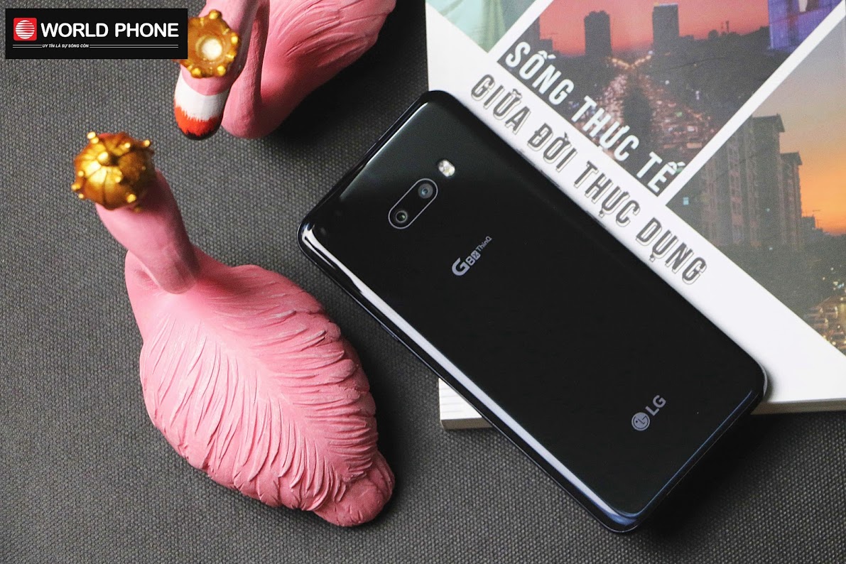 LG V50S có vẻ nhỉnh hơn với RAM 8GB và kèm 5G tiên tiến