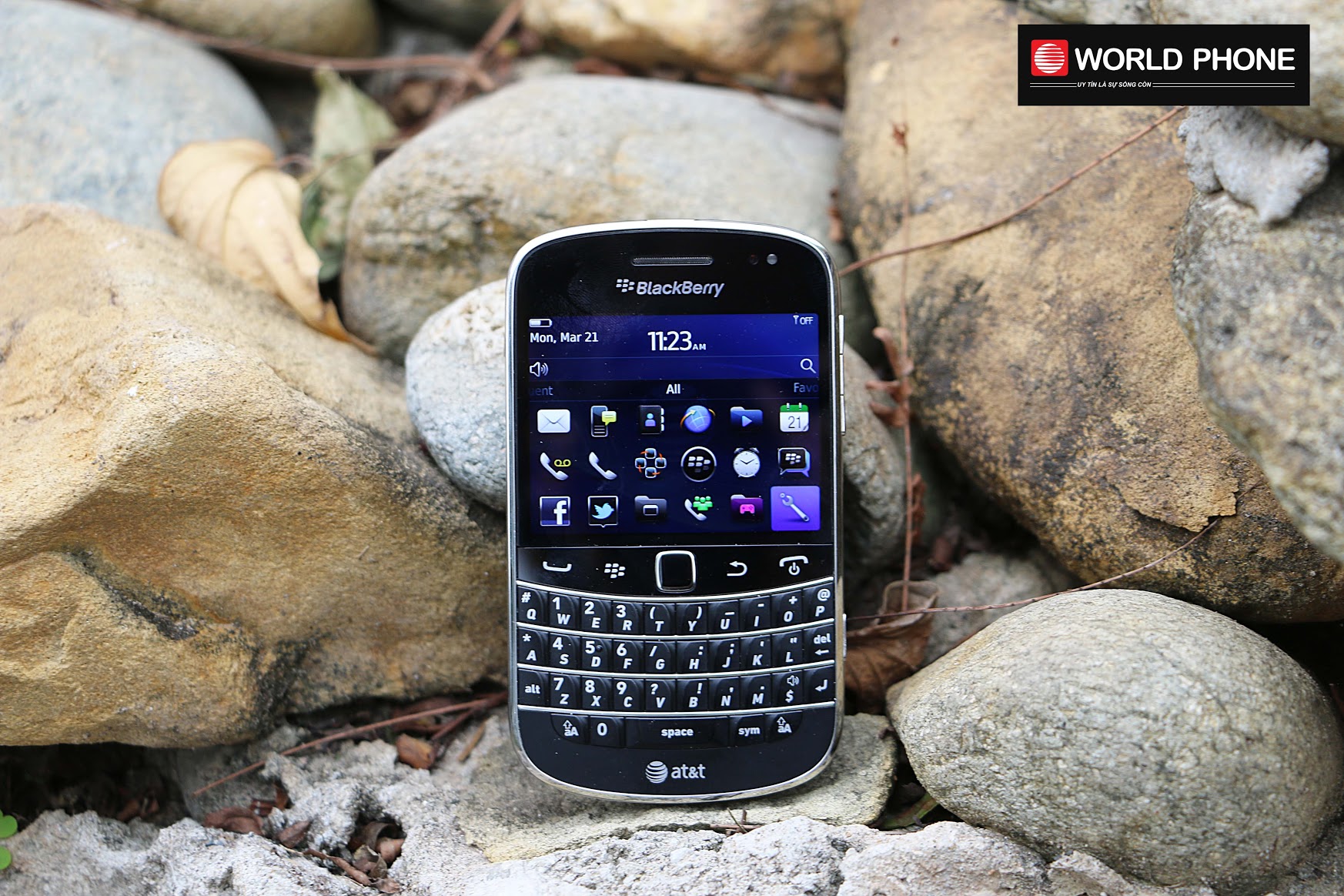 Màn hình Bold 9900 hiển thị tốt kể cả dưới trời nắng mà không hề bị lóa