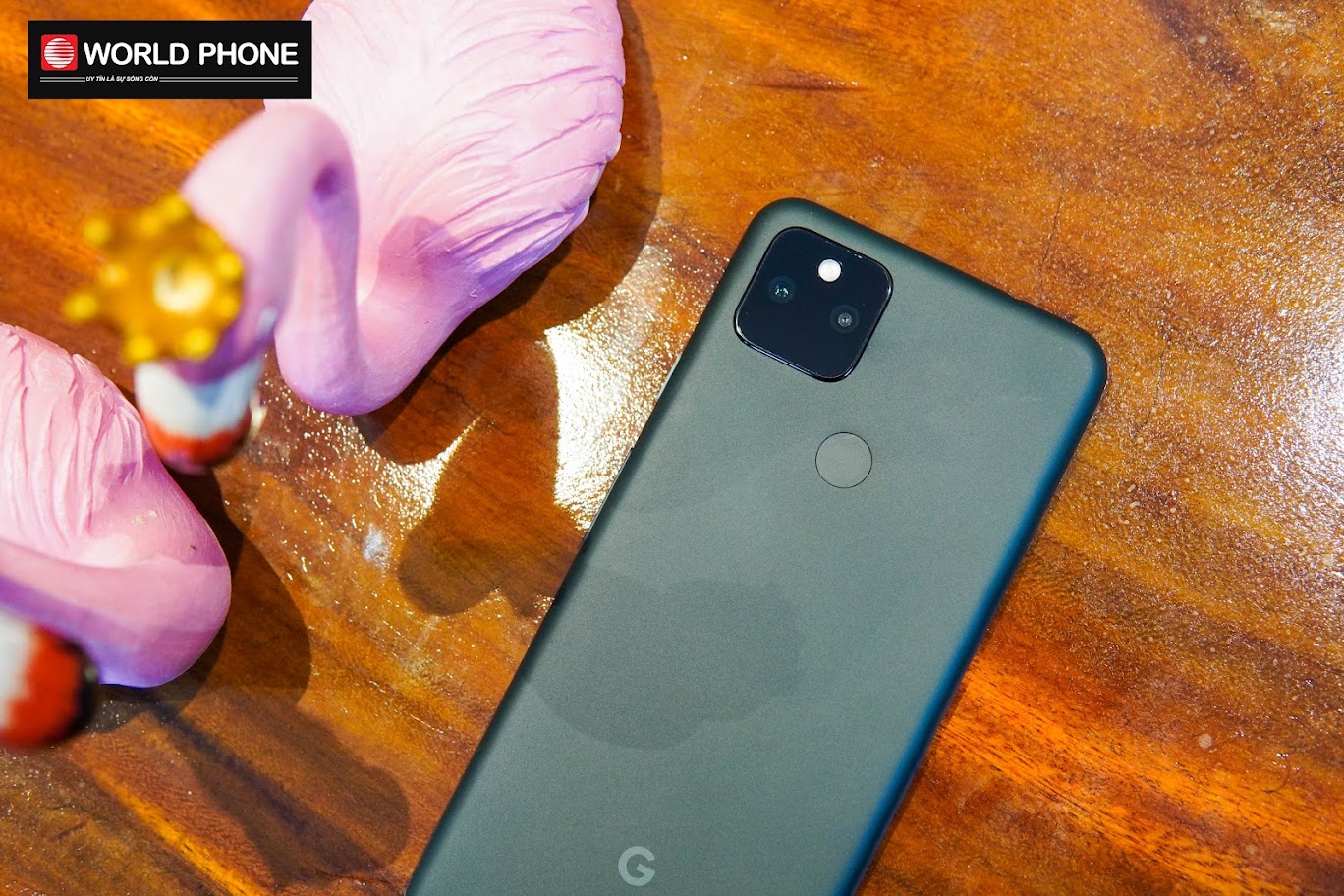 Camera hình vuông cùng cảm biến vân tay phía sau mặt lưng Pixel 5a 5G