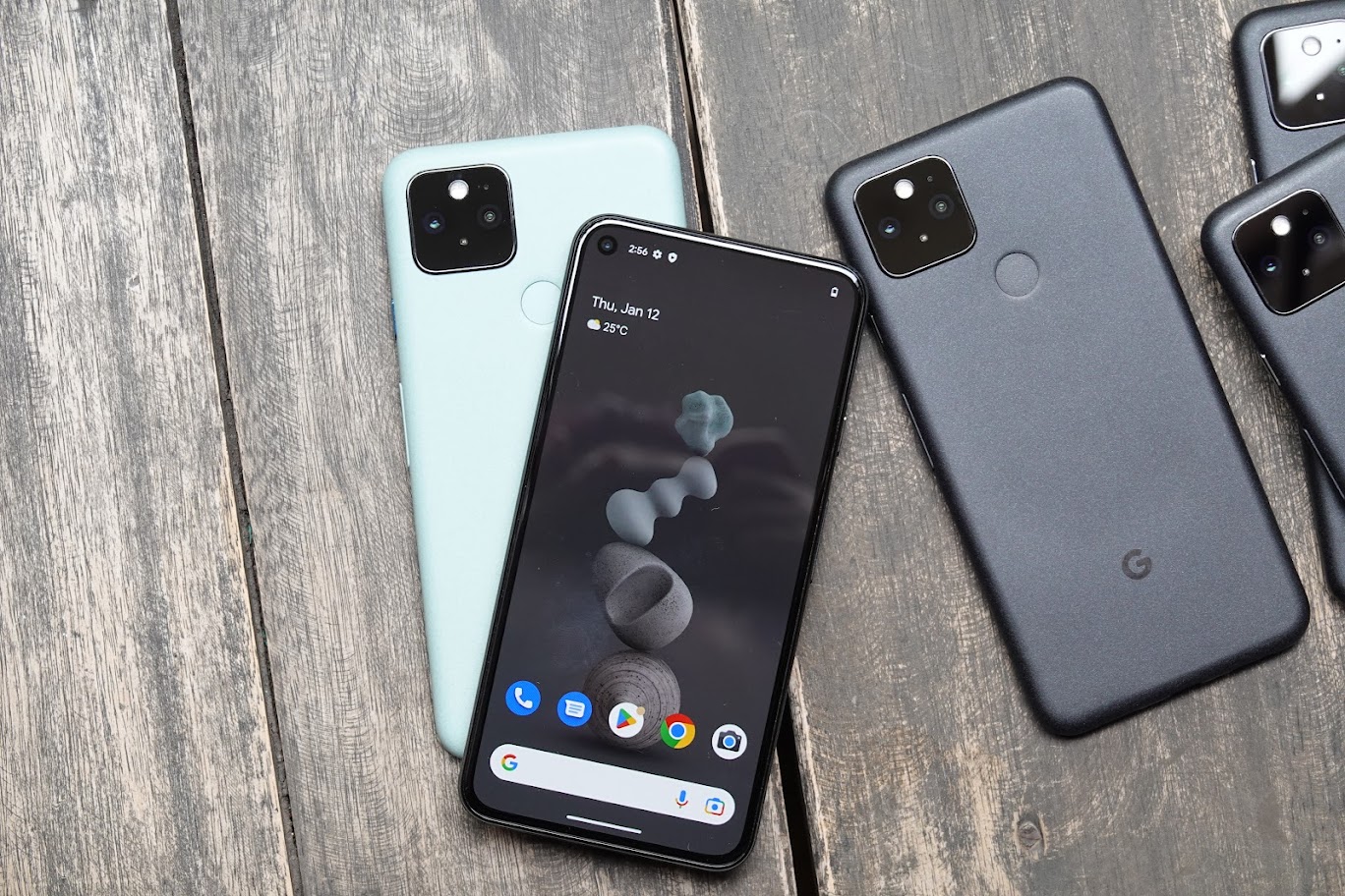 Google Pixel 5 được trang bị chip đồ họa Adreno 620 cân tất cả các tựa game chiến