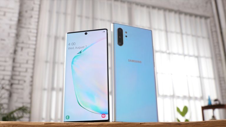 Note 10 có màn hình hiển thị sắc nét bất kể với điều kiện trong nhà hay ngoài trời