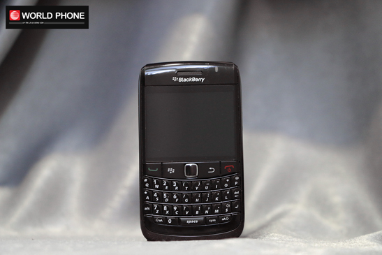 Blackberry Bold 9780 thay đổi 1 chút ở các đường viền kim loại 