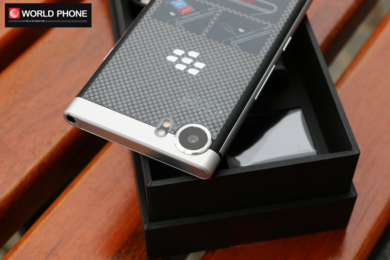 Thiết kế camera khá độc đáo của Blackberry KeyOne