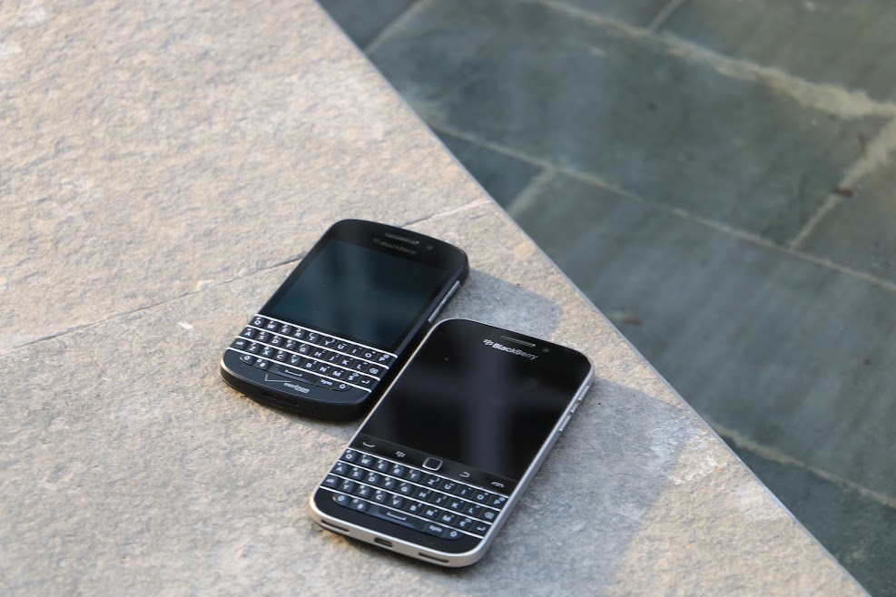 Hình ảnh so sánh Blackberry Q10 với Blackberry Q20