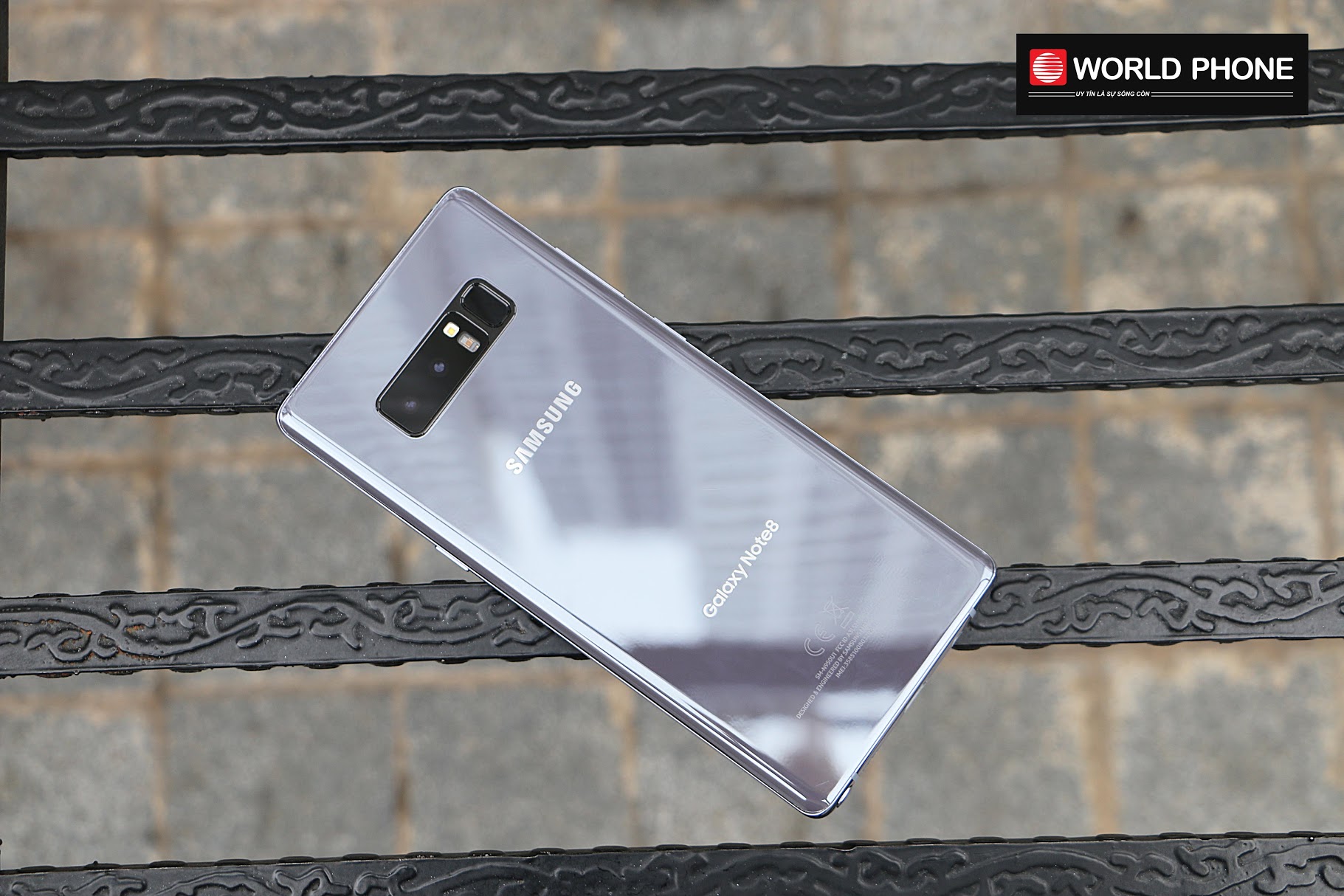 Thiết kế tổng thể của Note 8 với hai mặt kính và "dáng vẻ" thanh lịch, sành điệu