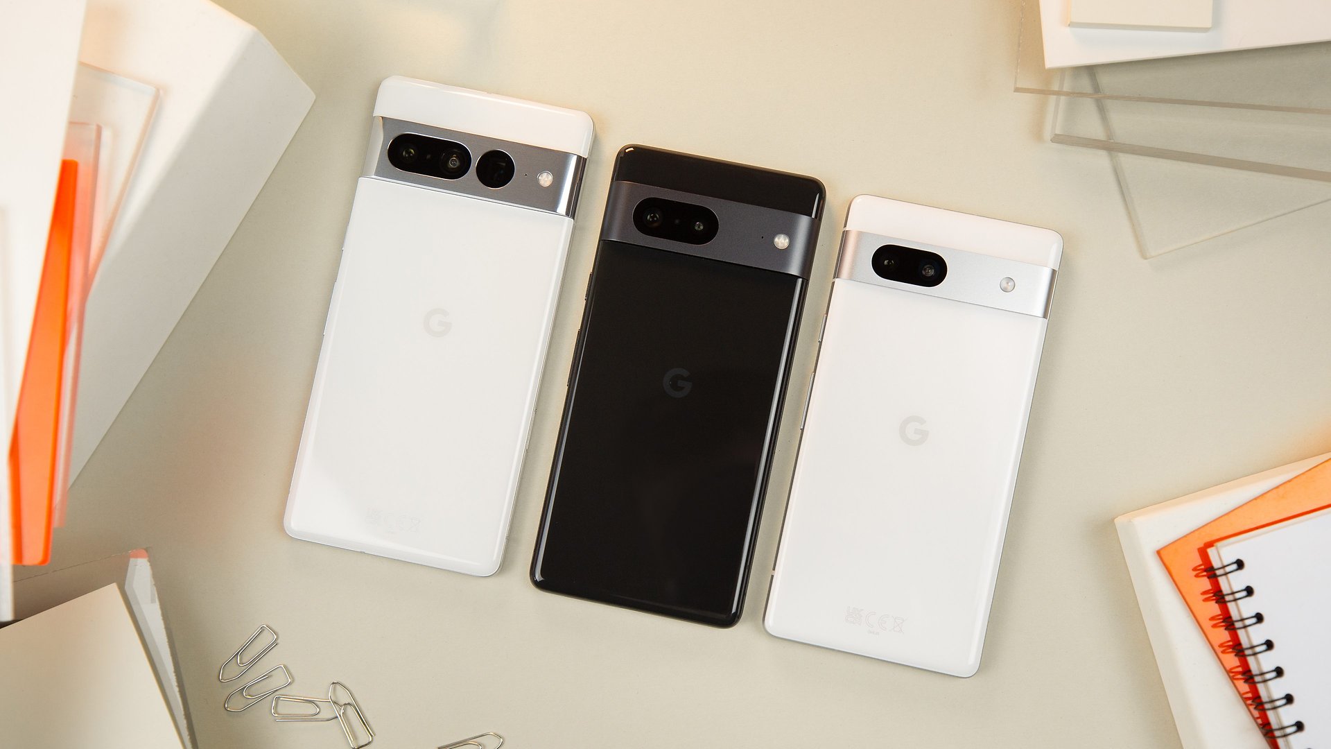 Thiết kế Google Pixel 7 Pro (trái), Pixel 7 (giữa) và Google Pixel 7a (phải)