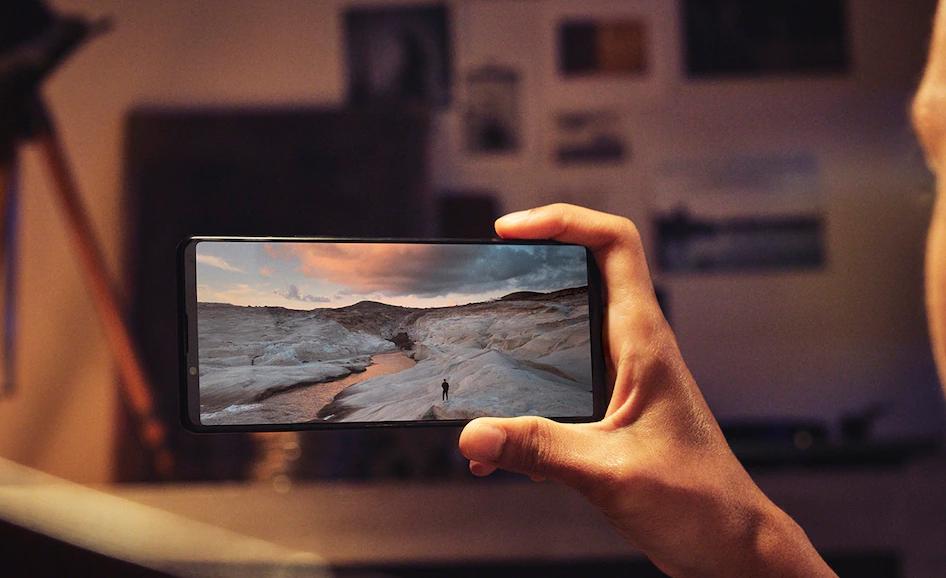 Với Sony Xperia 1 hay Xperia 5 II, dù là chơi game, xem phim hay nghe nhạc, tất cả đều hoàn hảo