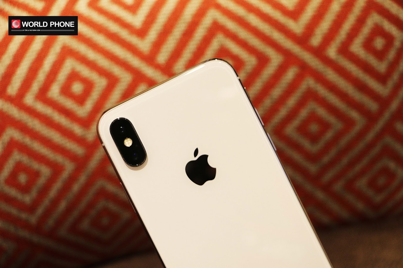 Camera sau đặt dọc của iPhone X