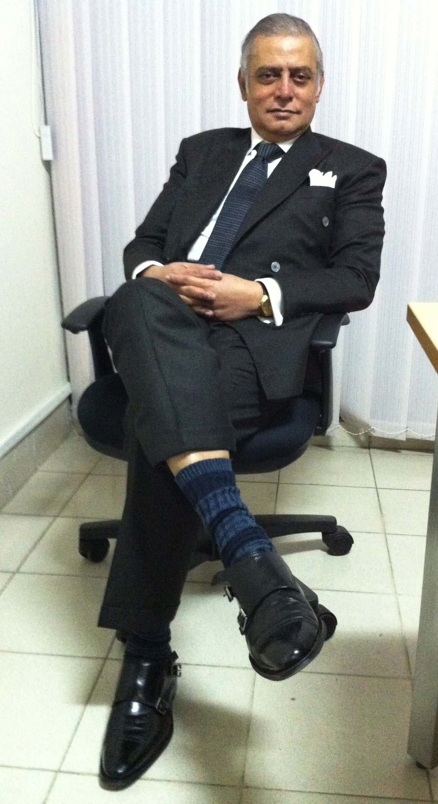 Gilpino gợi ý với suit đen