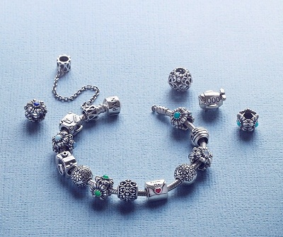 ý nghĩa hạt charm