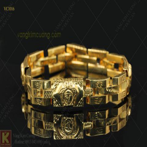 Lắc tay nam VC1016 versace: Lắc tay VC1016 của Versace được làm từ chất liệu thép không gỉ và mạ vàng. Hình tượng trên lắc tay được phủ lớp men đen và vàng, tạo nên sức hút mạnh mẽ và kiểu dáng thời trang. Hãy truy cập hình ảnh liên quan để cảm nhận sự cá tính của sản phẩm này.