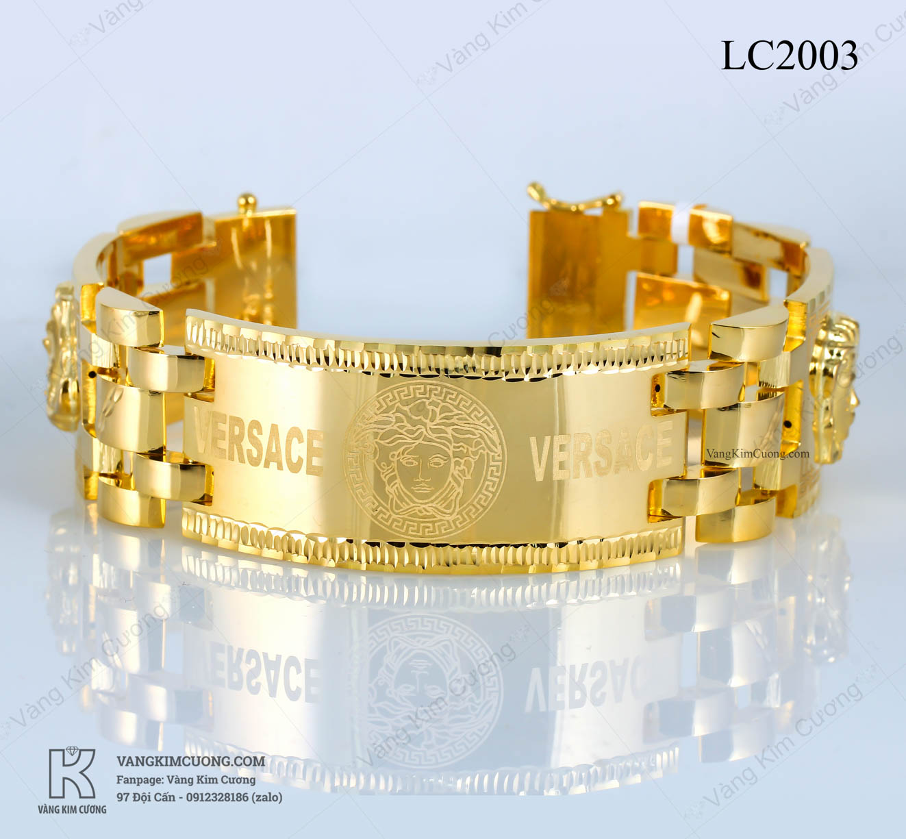 Lắc tay nam vàng 18k cao cấp mã số LC2003 từ thương hiệu Versace được cập nhật đến năm 2024 với thiết kế hoàn hảo, sang trọng, đẳng cấp và nổi bật. Với chất liệu vàng 18k, sản phẩm có độ bền cao, không bị bám bẩn và luôn giữ màu sắc tươi mới. Hãy chiêm ngưỡng đẳng cấp của lắc tay vàng nam từ Versace và truyền tải phong cách cá tính của bạn.