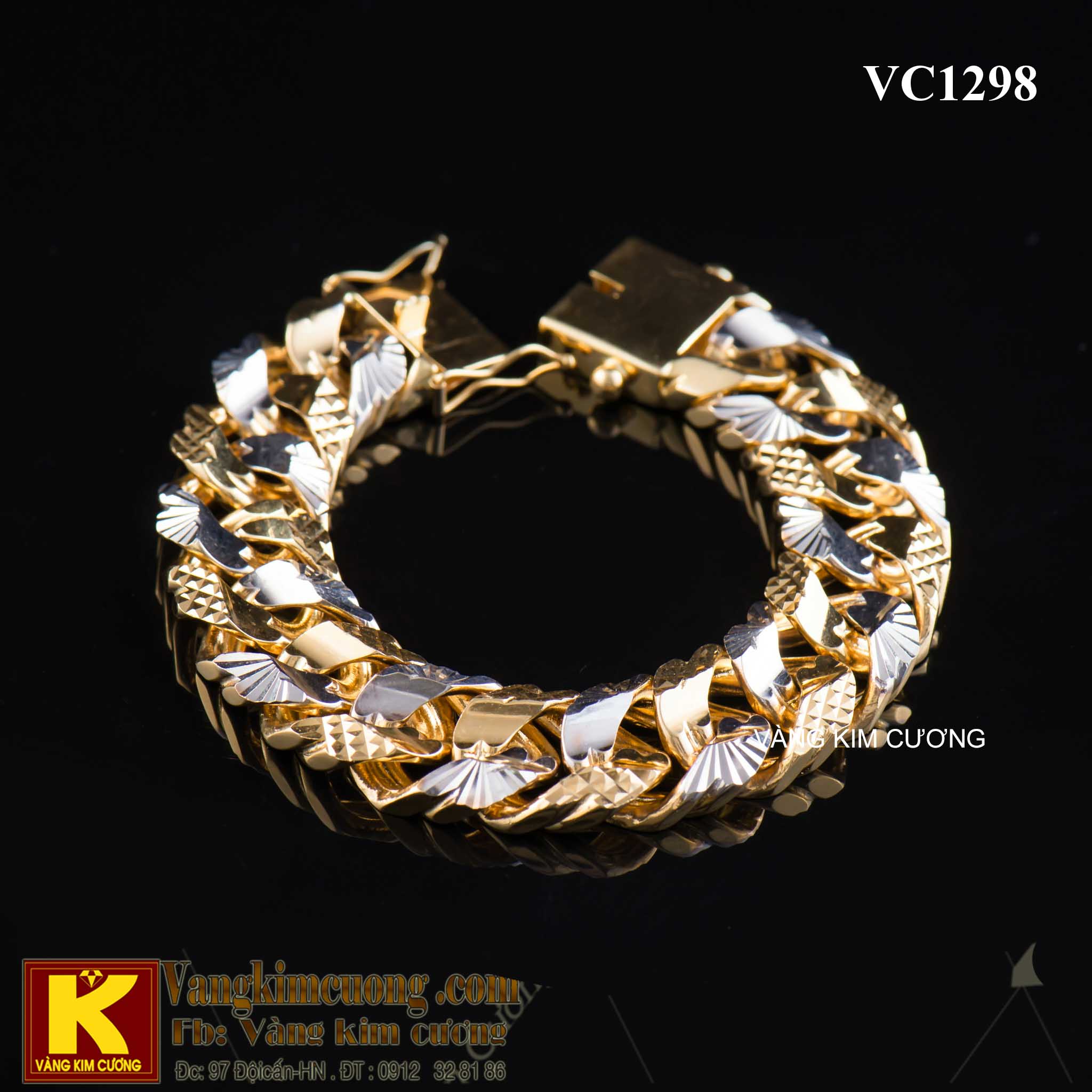 Với sự kết hợp hài hòa giữa kim cương và vàng 18k, chiếc lắc tay điểm xuyết bởi các họa tiết tinh xảo sẽ giúp hoàn thiện phong cách của các quý ông.