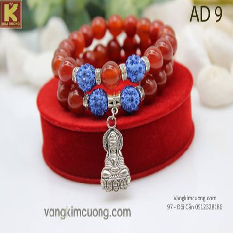 Vàng Kim Cương sẽ tư vấn để khách hàng chọn được chiếc vòng hợp mệnh, hợp tuổi