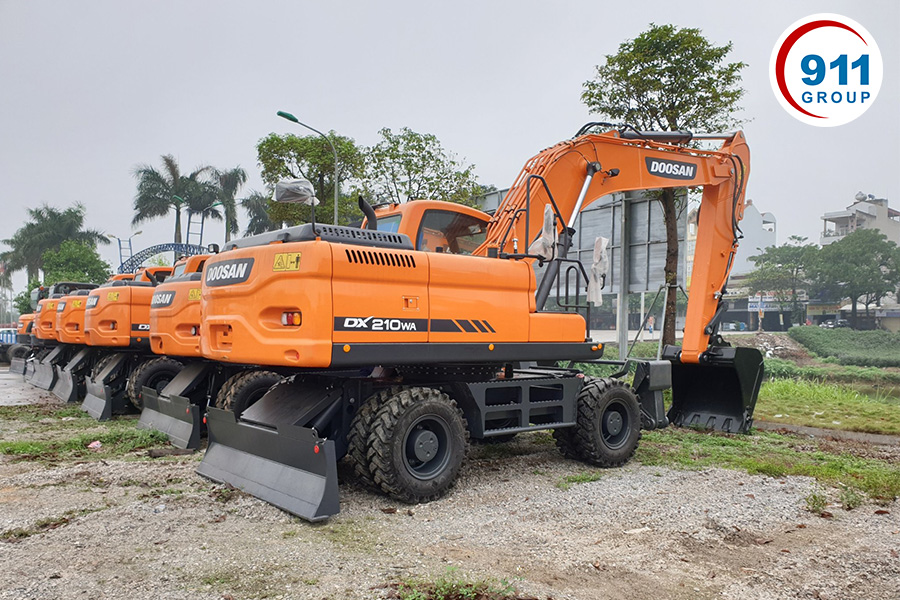 Máy xúc đào bánh lốp Doosan DX210WA