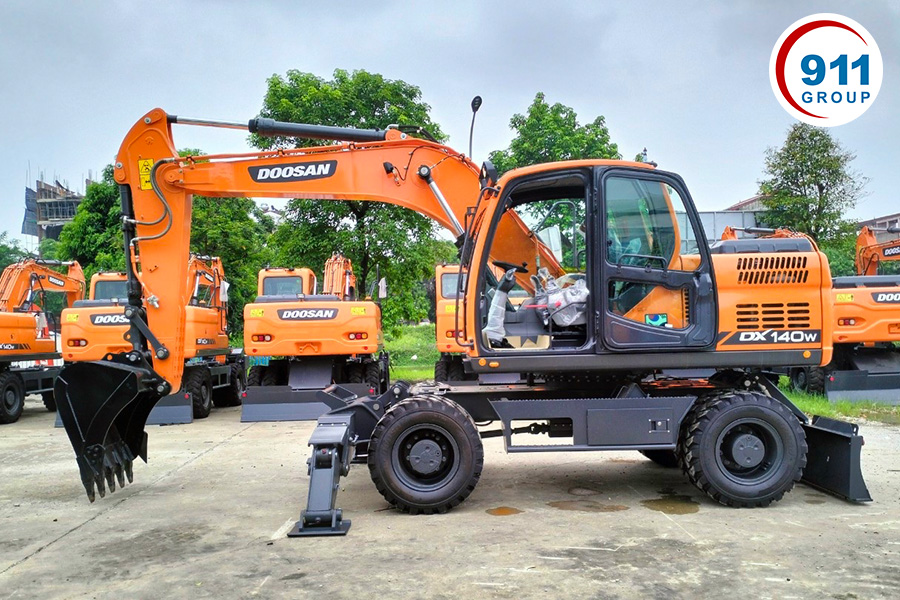 Máy xúc đào bánh lốp Doosan DX140W
