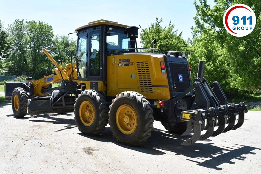 Máy san gạt XCMG tải trọng 11,2 Tấn. Model: GR135
