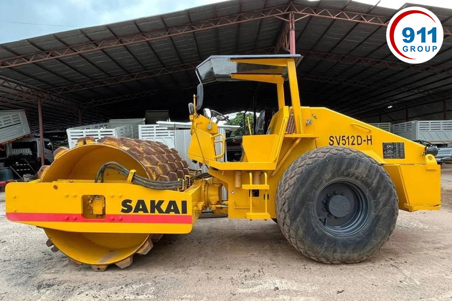 Xe lu bánh thép 16 tấn Sakai SV512D