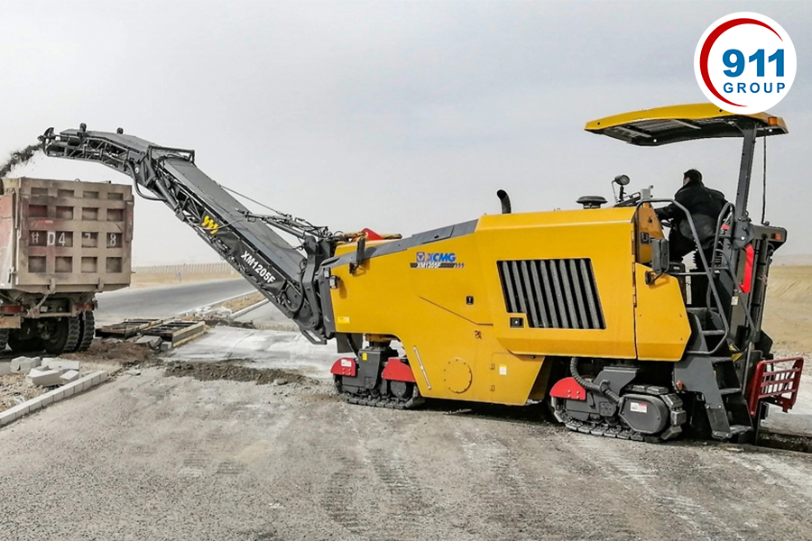 máy cào bóc mặt đường XM200K