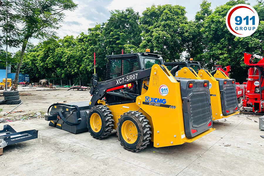 máy xúc lật trượt XCMG XC7-SR07