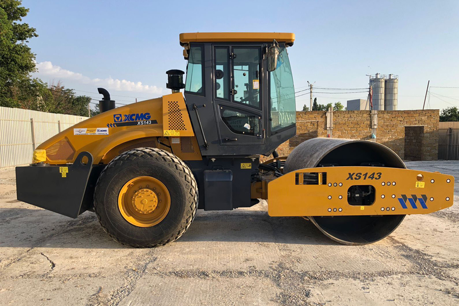 Xe Lu Rung XCMG XS143
