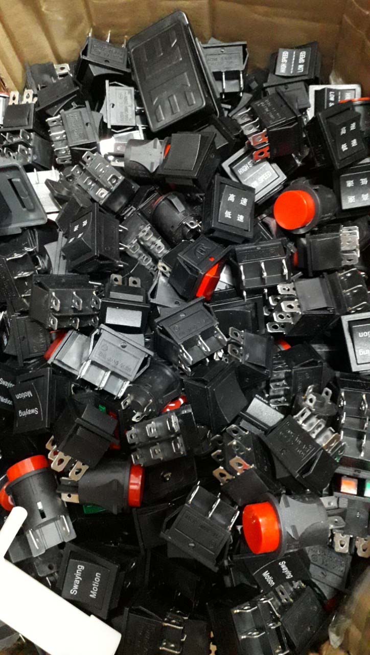 Các loại công tắc dành cho xe điện  trẻ em