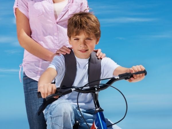 Tập cho bé điều khiển xe theo mong muốn