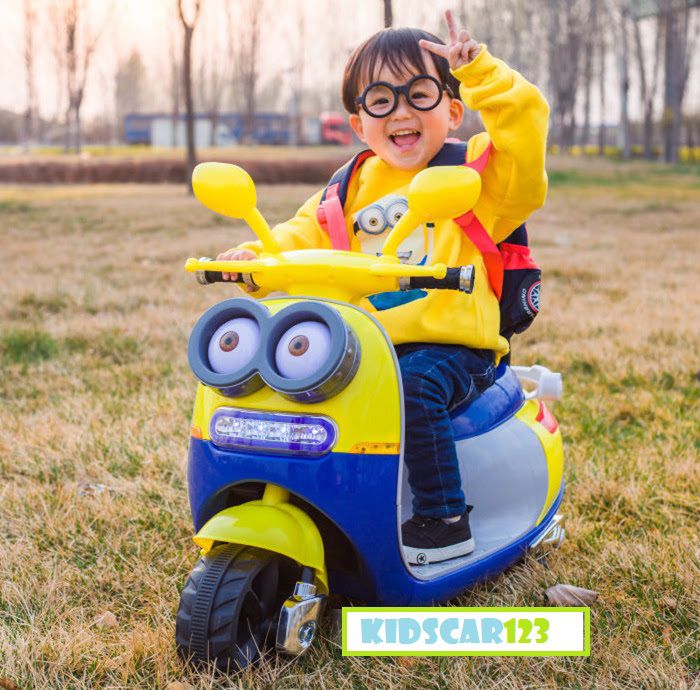 Xe máy điện trẻ em Vespa - Minions loại 1