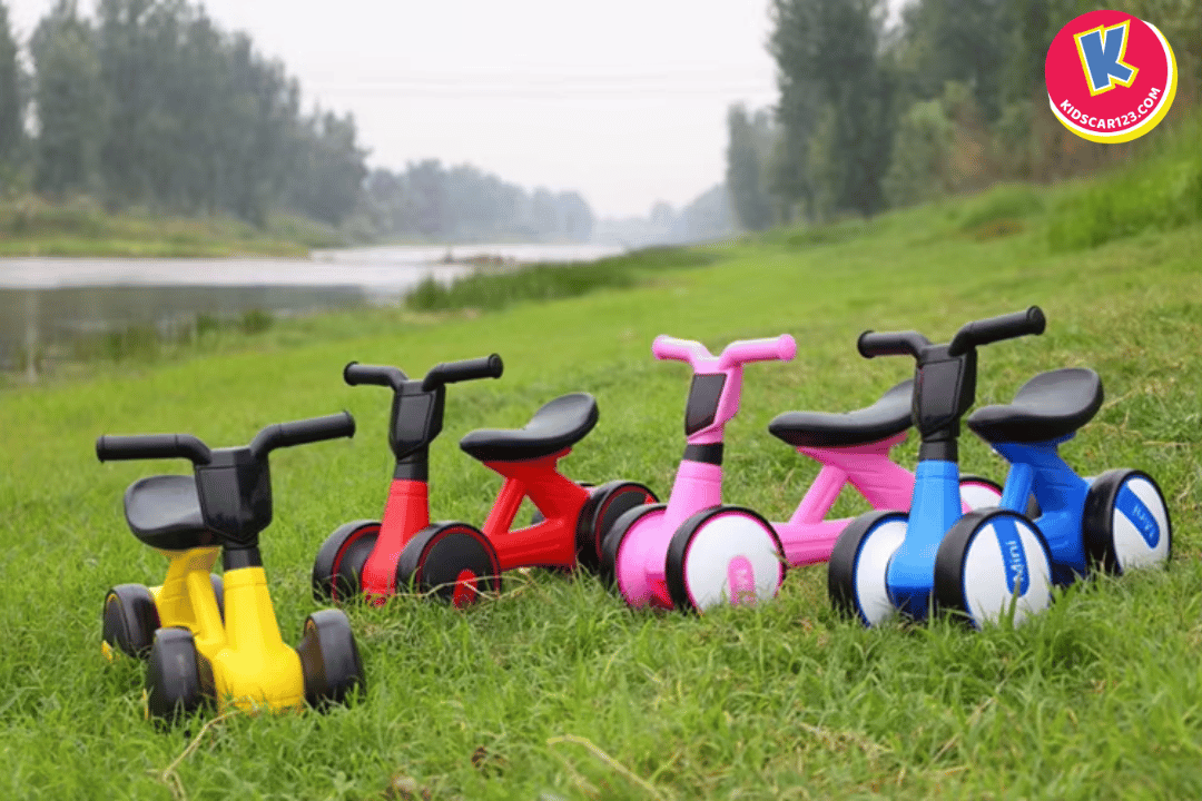 Bé thỏa sức vận động với xe chòi chân 4 bánh