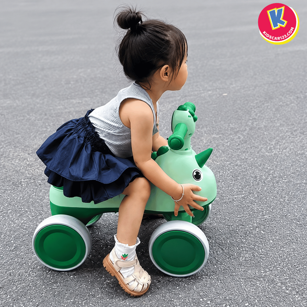 Xe chòi chân 4 bánh giúp bé giữ thăng bằng an toàn