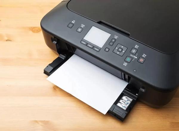 máy in bị kẹt giấy nhưng không có giấy bên trong