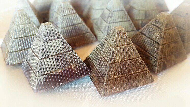 2260 - Khuôn socola bonbon hình kim tự tháp