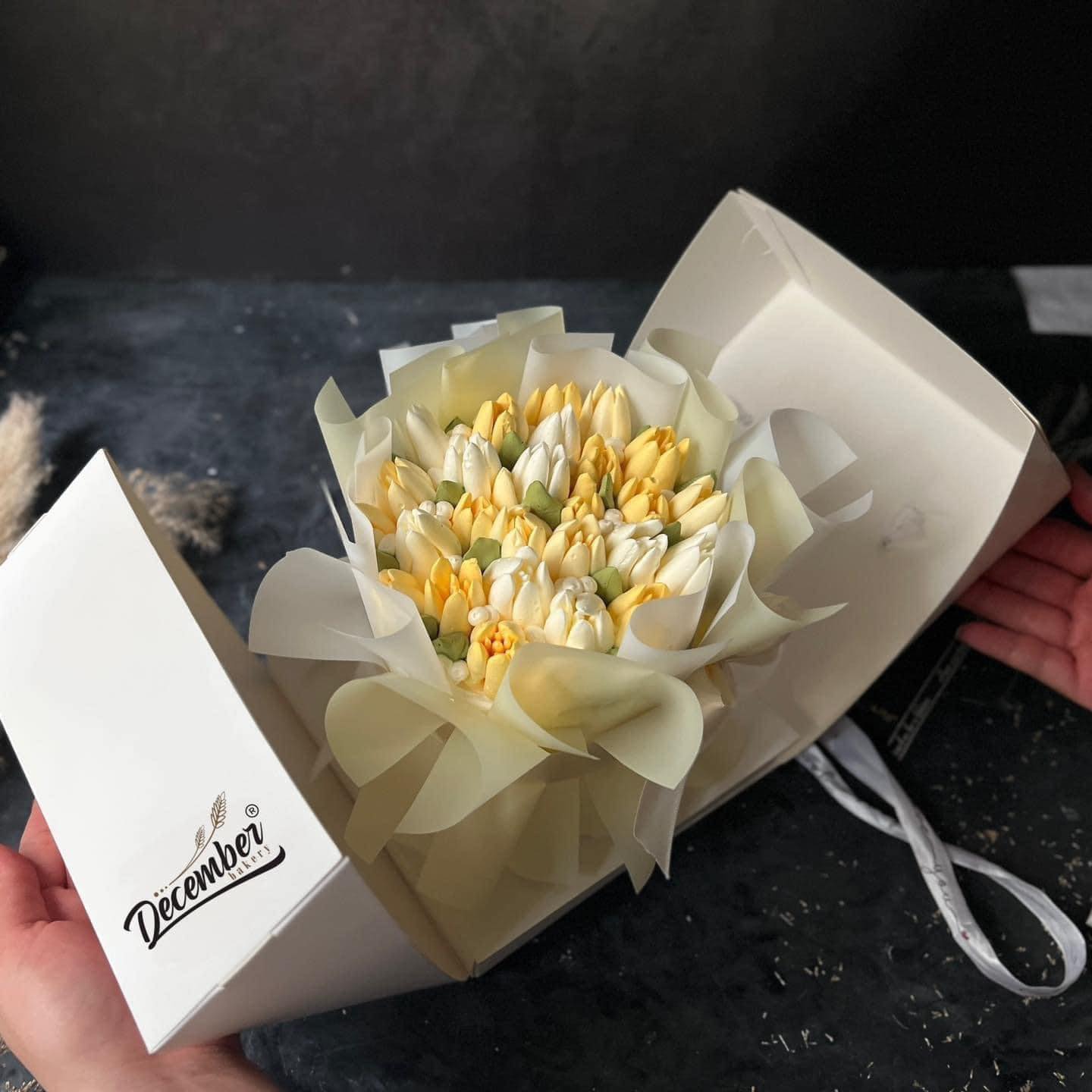 Hộp Bánh Kem giấy + mica 22 x 18cm