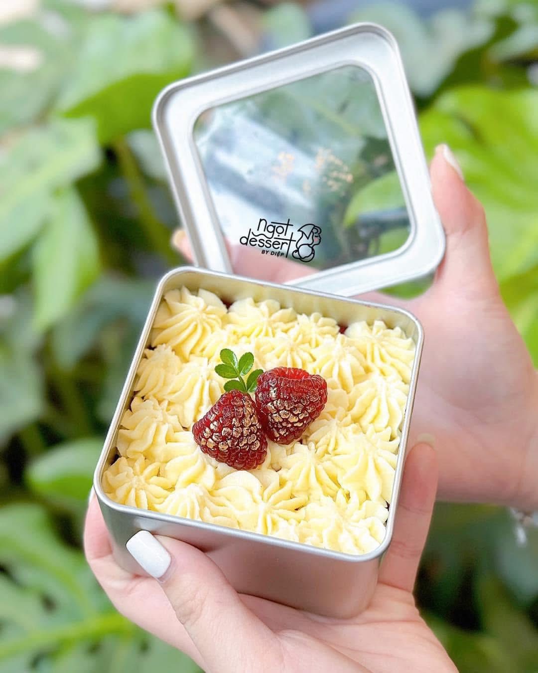 Hộp thiếc vuông HT7402 9x5.5cm