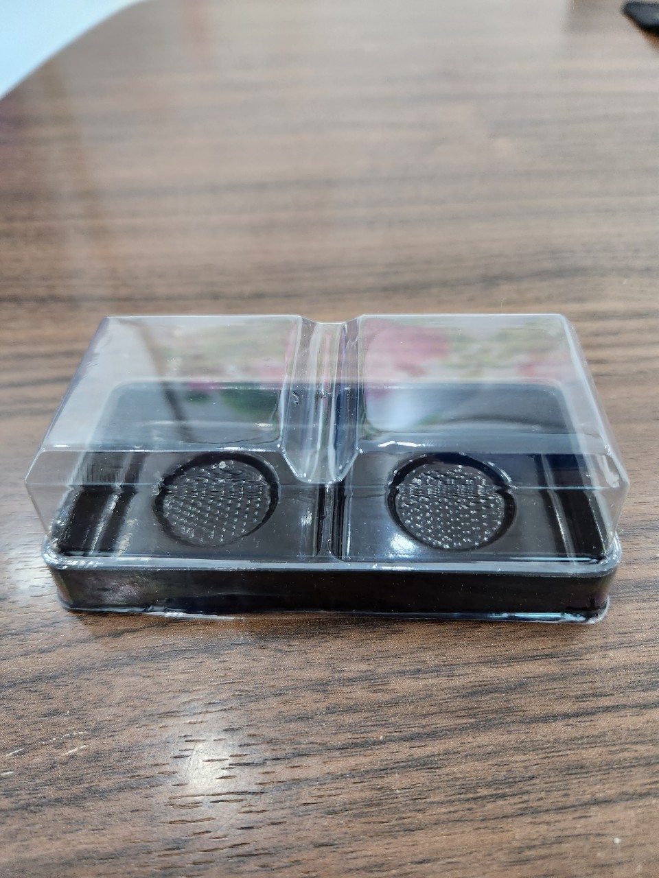 Hộp nhựa đế đen 2 ngăn