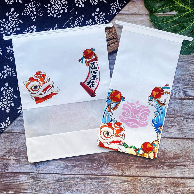 Túi dây gài màu trắng họa tiết múa lân - Size trung