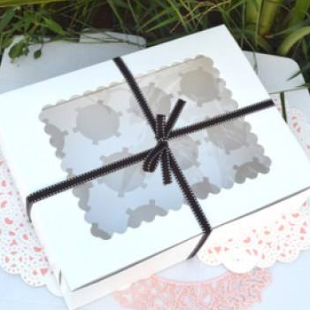 Hộp cupcake giấy trắng 12 bánh