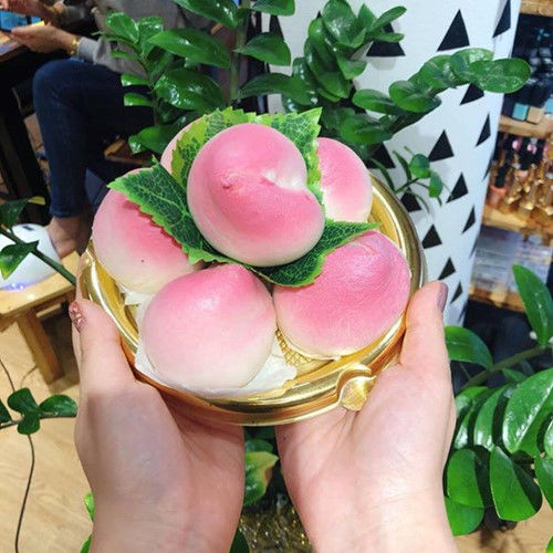 Hộp nhựa tròn đế vàng nắp trong A1455