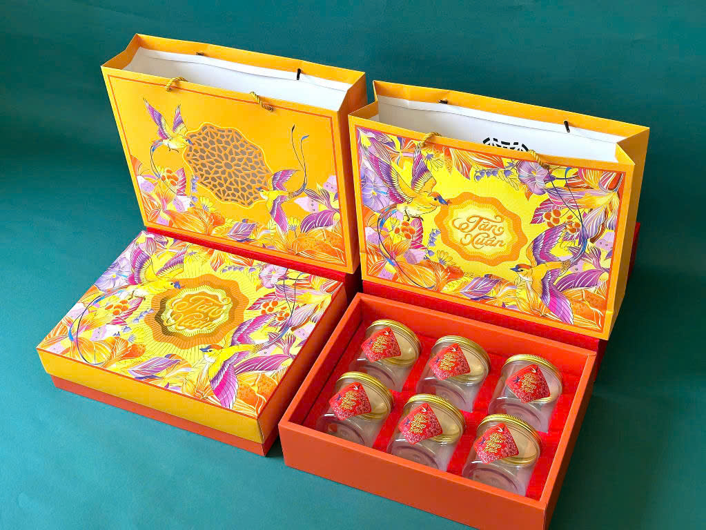 Hộp Tết Ép Kim Sang Trọng Én Vàng 6H